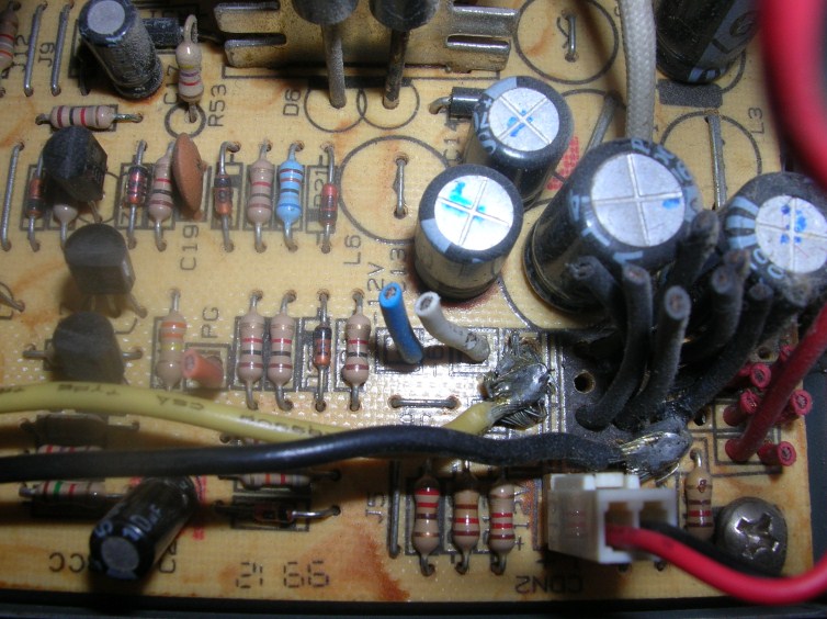  PSU'DA 12V ÇIKIŞI 14V YAPMA  (YARDIM)