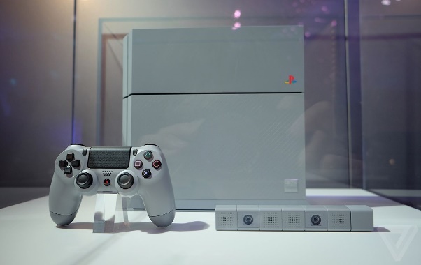 20. Yıl özel üretimi PS4 Japonya'da 130 bin dolara satıldı