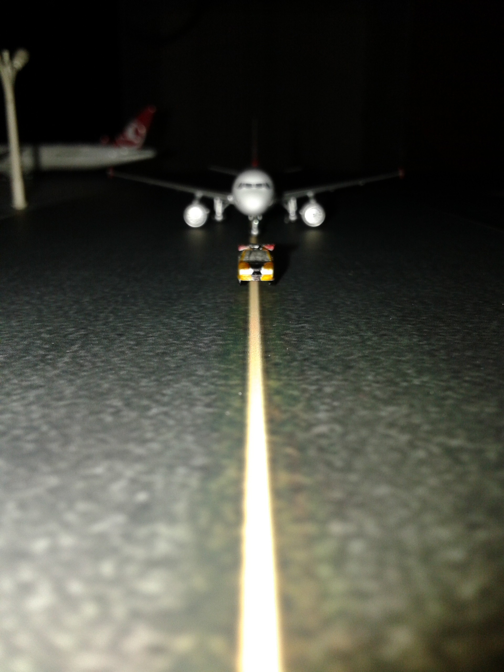  THY 1/400 Mini Airport Diorama