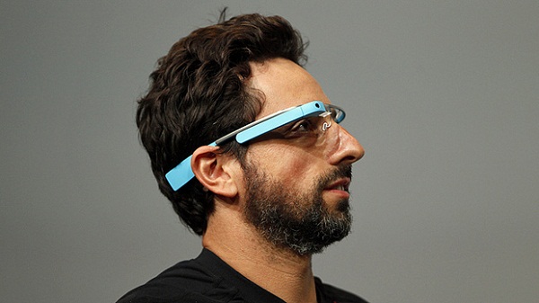 Google Glass'ın arayüzüne ait detayların sergilendiği yeni bir video yayınlandı