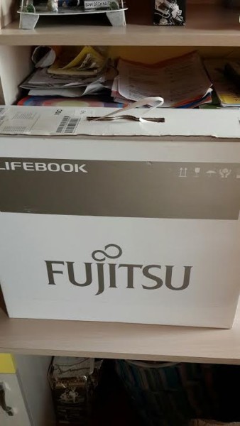  SATILIK KIRMIZI FUJİTSU ULTRABOOK i5 -13.3'.