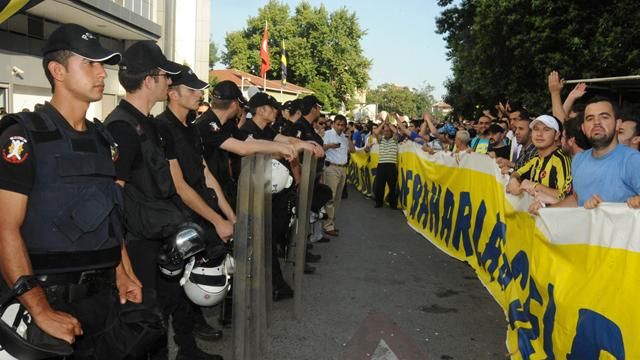 Fenerbahçe taraftarı kadar iyi gün taraftarı yoktur dünyada .