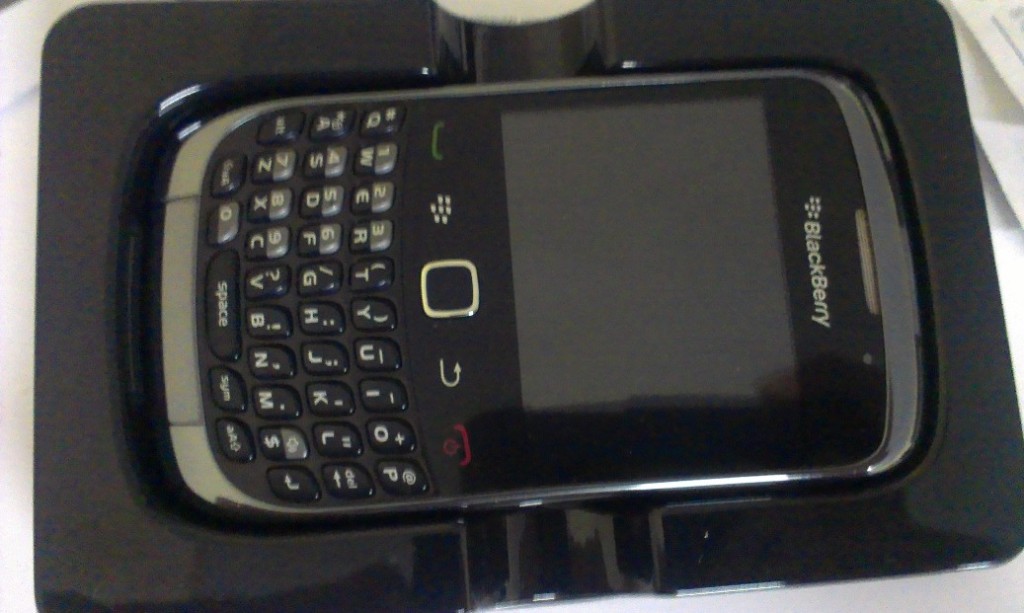  << BLACKBERRY CURVE 3G 9300 >> (220TL)