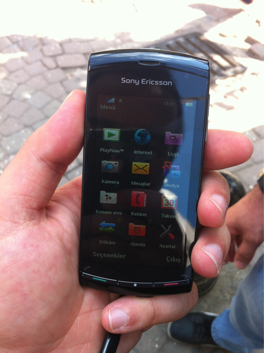  SATILIK **SONY ERICSSON VİVAZ U5i** YURTDIŞI-KAYITLI-TERTEMİZ