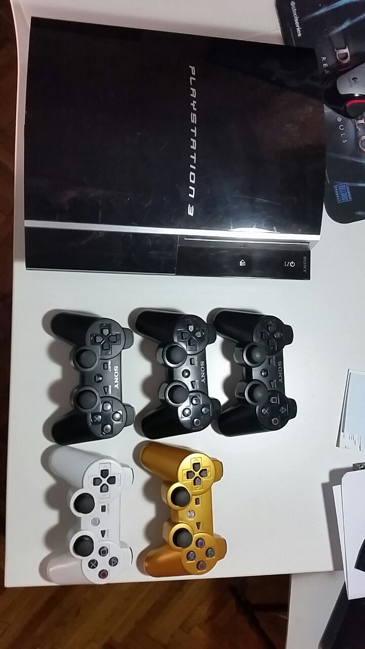  PS3 + 4 TANE OYUN + GAMEPAD