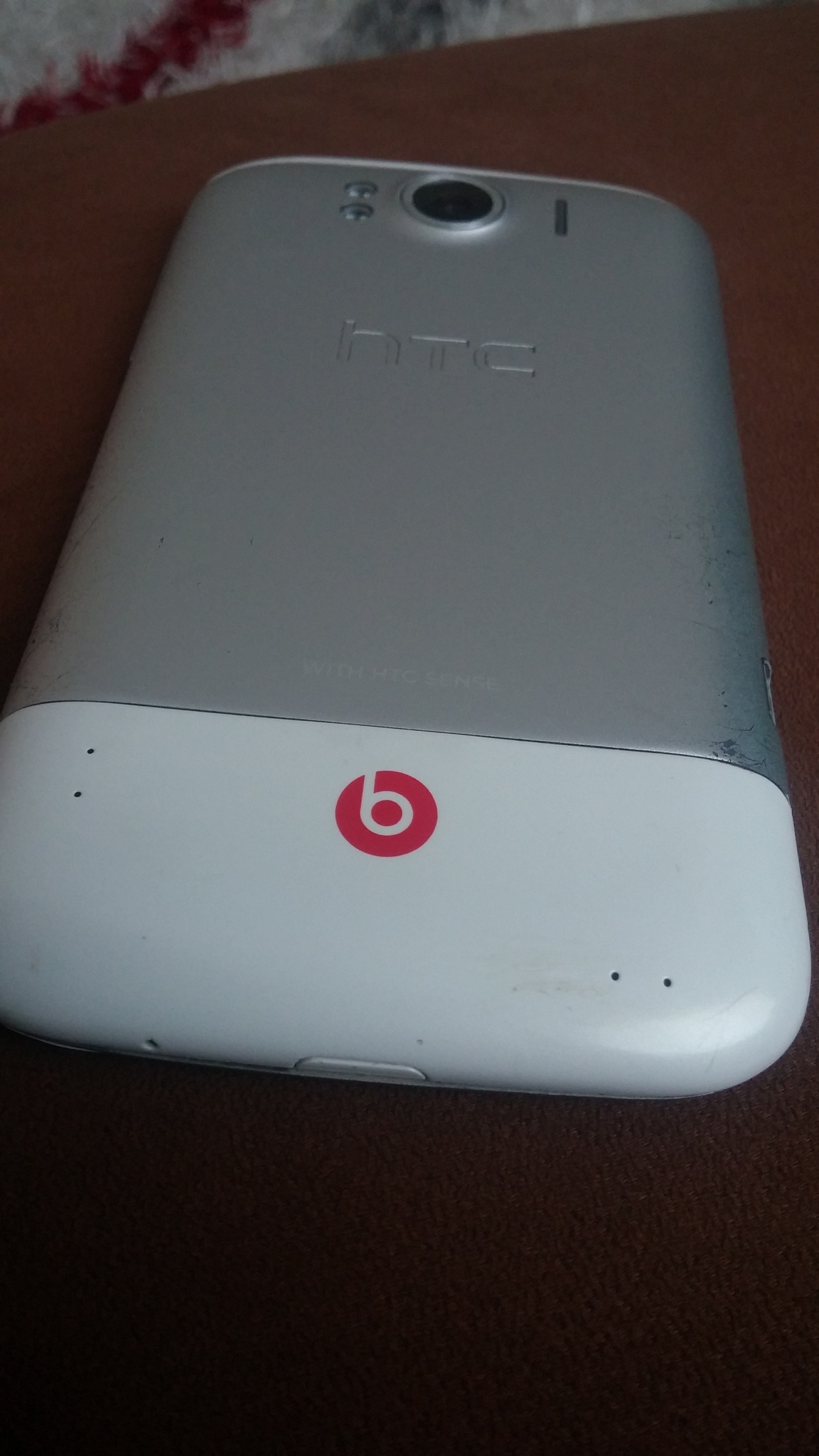  HTC Sensation XL Beats beyaz.