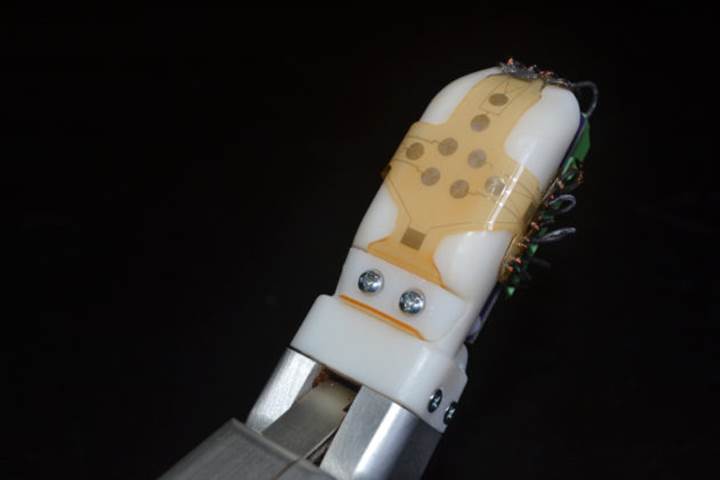 Robotların nesneleri hissetmesini sağlayan yapay cilt geliştirildi