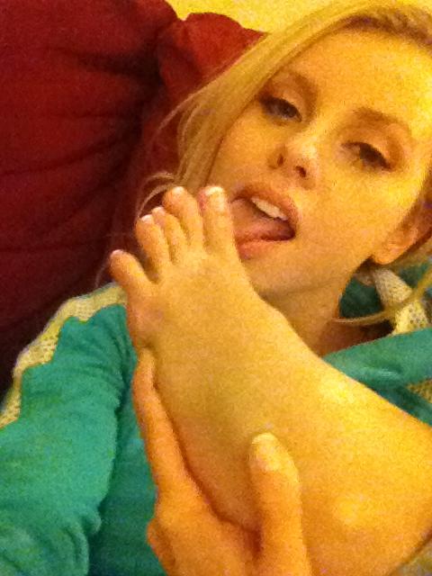  Jessie Rogers LOL oynuyor