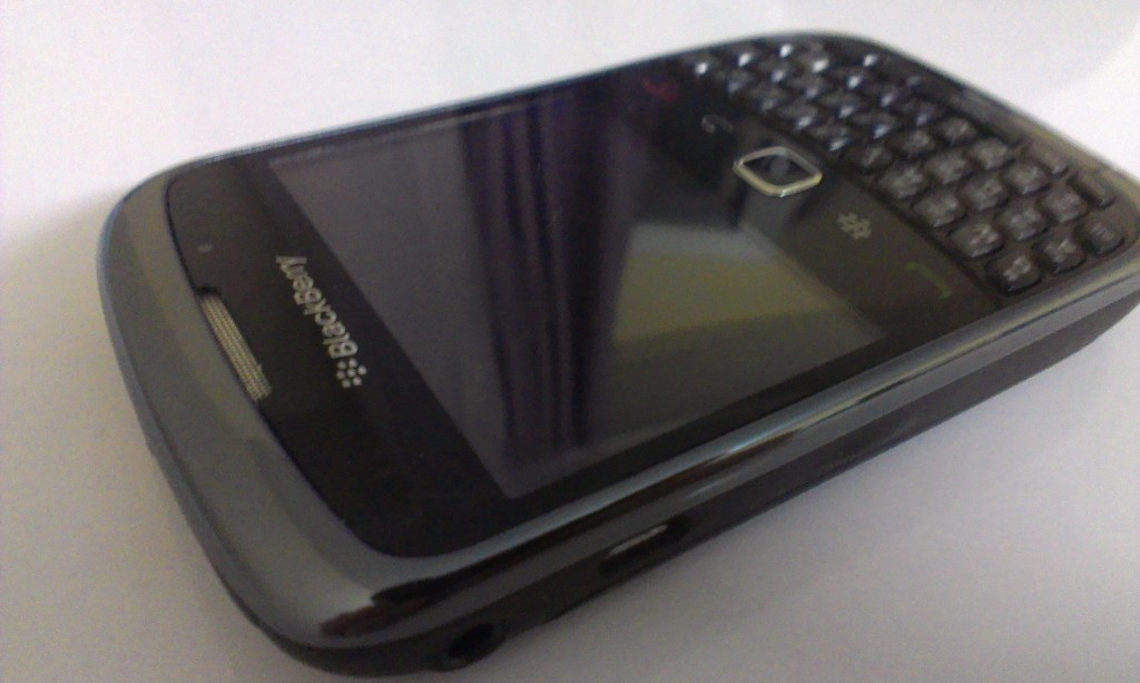  << BLACKBERRY CURVE 3G 9300 >> (220TL)