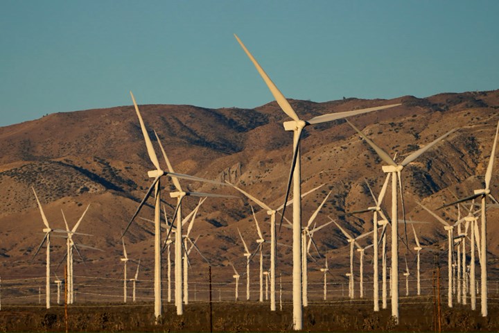 Trump, ABD’de rüzgar ve güneş enerjisinin fişini çekiyor