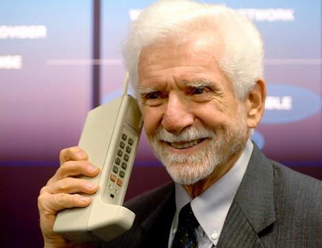  Dünya'nın İlk Cep Telefon'u Motorola 40. Yaşını Kutluyor