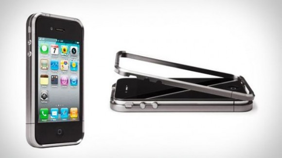 Titanyum kasa ile iPhone 4'ünüze üst düzey koruma