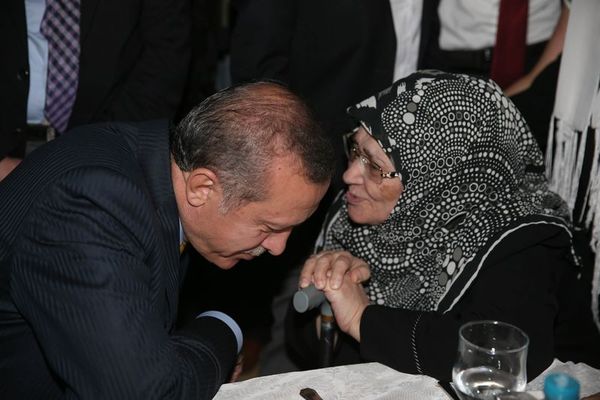 Şule Yüksel Şenler vefat etti. ALLAH Rahmet eylesin