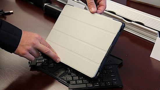 Logitech'den iPad 2 için katlanabilir klavye  