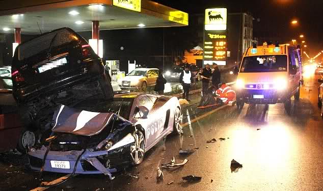  İTALYAN POLİSİ LAMBORGHINI GALLARDO'YU PARÇALADI