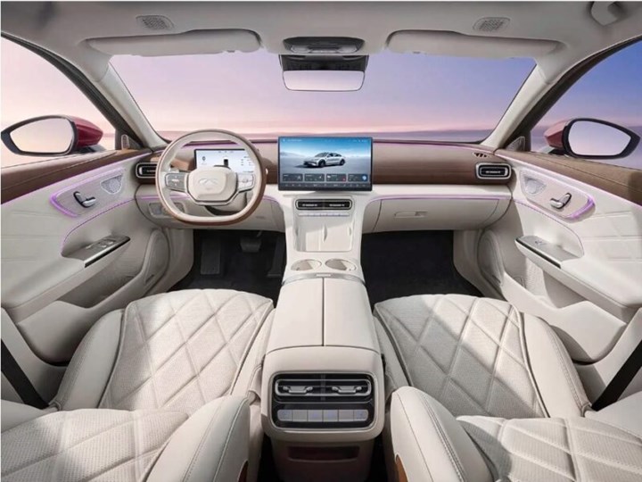 Chery, şarj edilebilir hibrit sedan modeli Fulwin A9L'yi satışa sundu