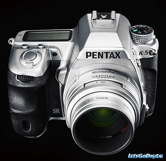 Canon da Pentax'a uydu, EOS 1100D'ye üç yeni renk seçeneği ekledi