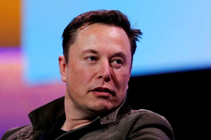 Elon Musk geri adım attı: Twitter’ı satın alıyor