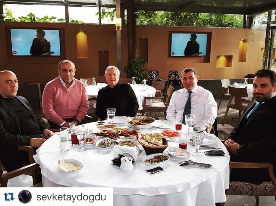 Aziz Yıldırım Kebapçıda.Ama hangisi :) 