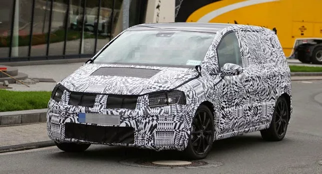 YENİ VOLKSWAGEN TOURAN GÖRÜNTÜLENDİ