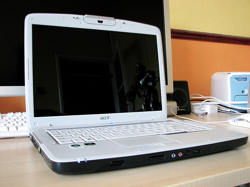  İngiltere'den Acer Aspire 5920 (Santa Rosa+8600GT+HDMI)