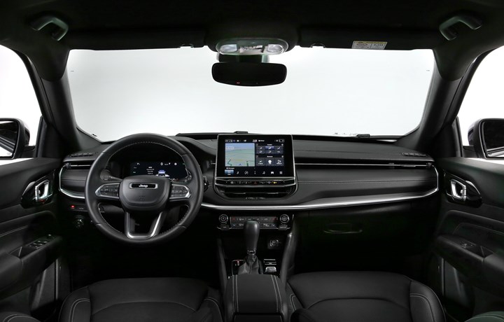 2021 Jeep Compass, yenilenen iç mekanı ve teknolojileriyle tanıtıldı