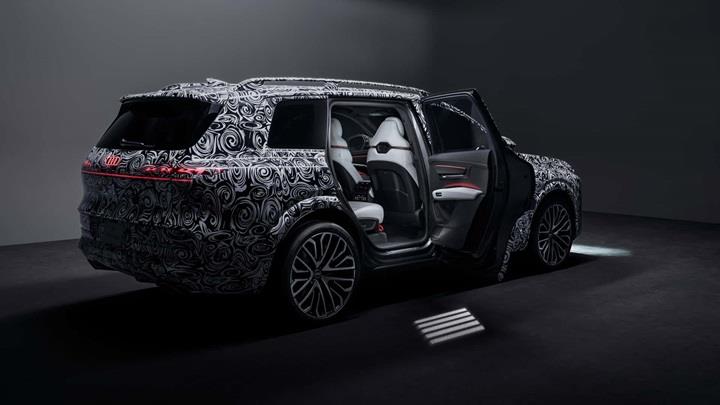 Audi'den ultra lüks SUV hamlesi: Yeni Q9, otomatik kapılara sahip ilk Audi