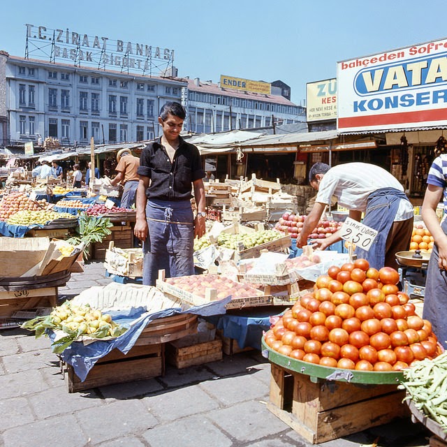  1971 İSTANBUL FOTOĞRAFLARI ( YÜKSEK ÇÖZÜNÜRLÜKLÜ / DÜN ÇEKİLMİŞ GİBİ )