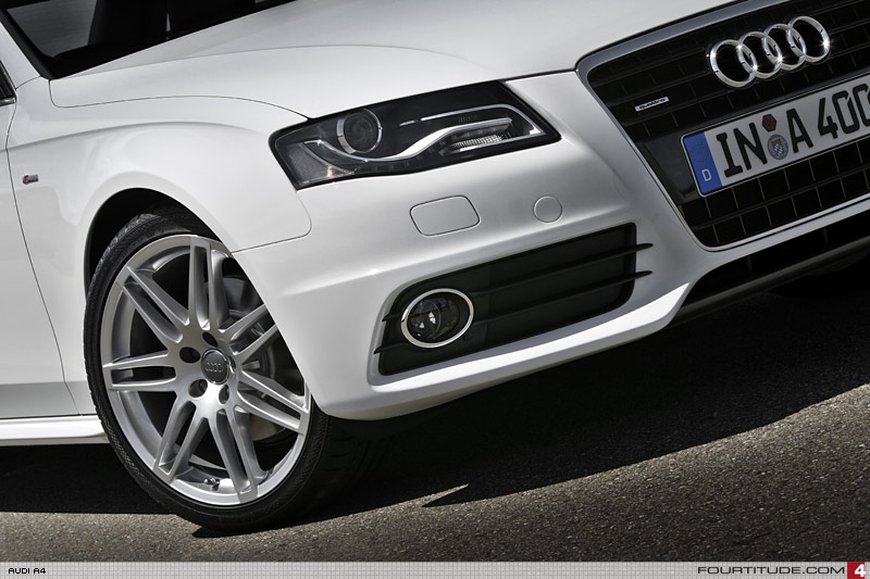  YENİ AUDİ RS4 YİNE 4.2 LİTRE V8 TURBO OLACAK ?....