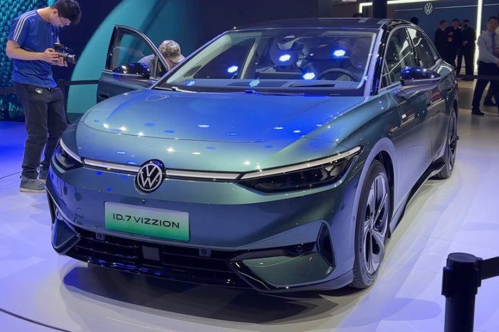Volkswagen ID.7, Çin'de Almanya'dakinin yarı fiyatıyla satışa sunuldu
