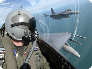  Hayatımdaki tek şey , F16 pilotu olmak