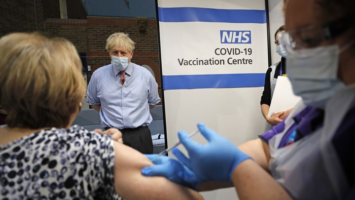 Birleşik Krallık’ın neredeyse yarısı aşısızlara sokağa çıkma yasağı getirilmesini istiyor