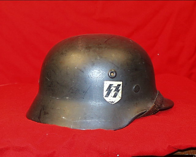  Fransız askerine Nazi miğferi