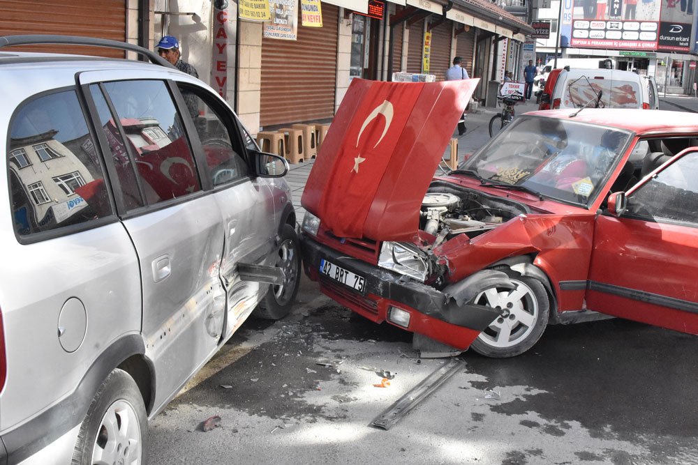 Konya'da drift’ yaparken kaza yaptı