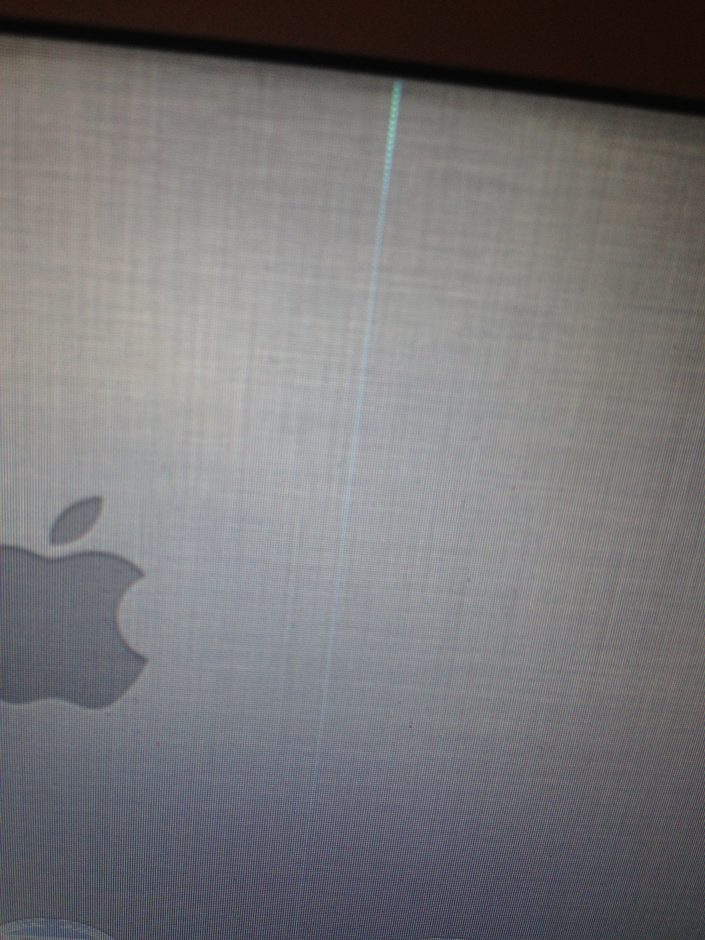  apple macbookair ekraninda cizgi