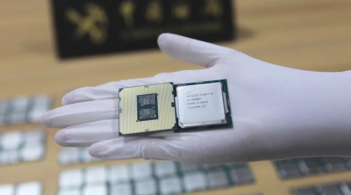 Vücuduna 256 adet Intel işlemciyi streç filmle saran Çinli kaçakçı yakalandı