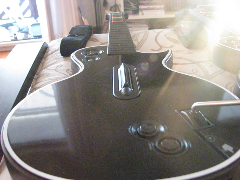  Siyah Wireless Guitar Hero 3 gitarları... XBOX 360