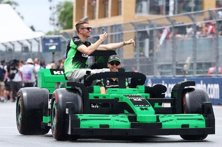 Formula 1 pilotları bu kez LEGO araçlarla yarıştı: İşte eğlenceli anlar