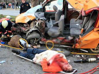  Ataköy'deki trafik kazası:Takside 3 ölü, 2 yaralı