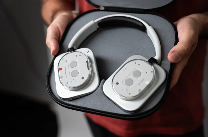 Nothing, ilk kulak üstü kulaklığı Headphone (1)'i tanıttı