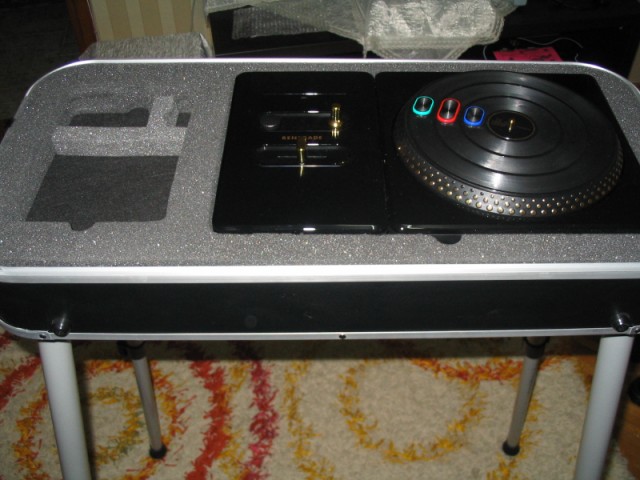  SATILIK LOGITECH WIRELESS GUITAR ve DJ HERO RENEGADE EDITION (DJ HERO 1 ve DJ HERO 2)