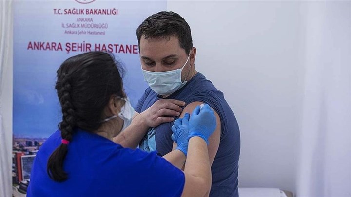 Sağlık çalışanları ikinci doz Kovid-19 aşılarını bu hafta olmaya başlıyor ! Randevular açıldı