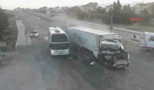  40 Yolcu ve Kamyonet için ne kadar Kötü bir Durum!