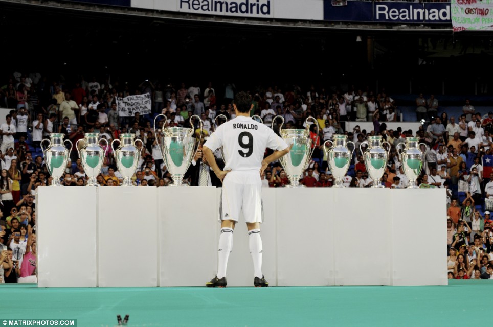 ♛ Real Madrid C.F. Taraftarları ♛  15. ŞAMPİYONLAR LİGİ ŞAMPİYONLUĞU 🏆