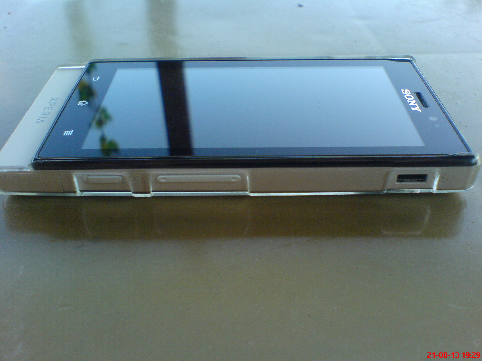  Xperia Sola şeffaf sert kılıf