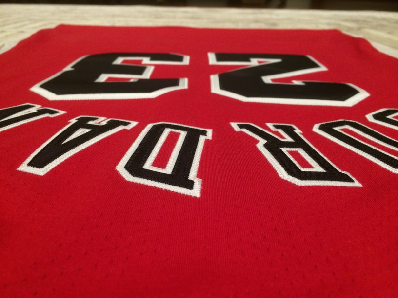 Satılık Mitchell & Ness marka orjinal Michael Jordan forması