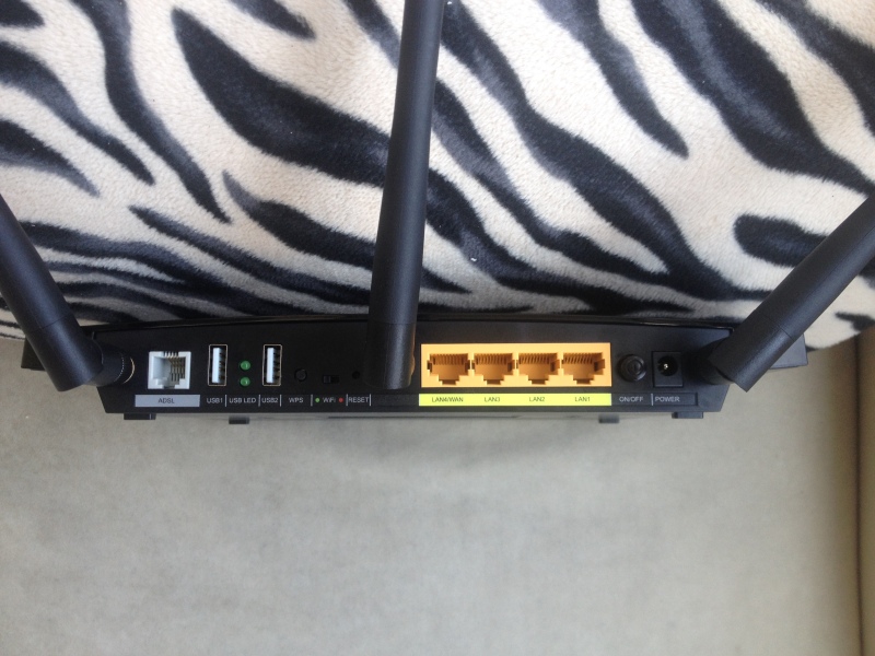  TP-LINK TD-W8970 300Mbps Kablosuz 4-Port Gigabit 3x5dBi Değiştirebilir Antenli 2xUSB WPS EWAN ADSL