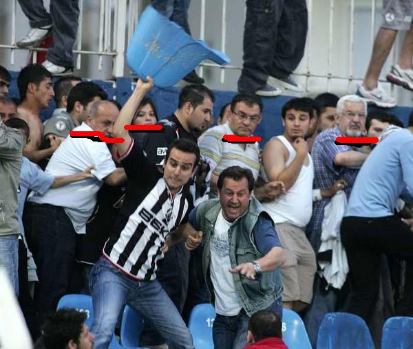  BJK-Bursa maçında tribünler karıştı