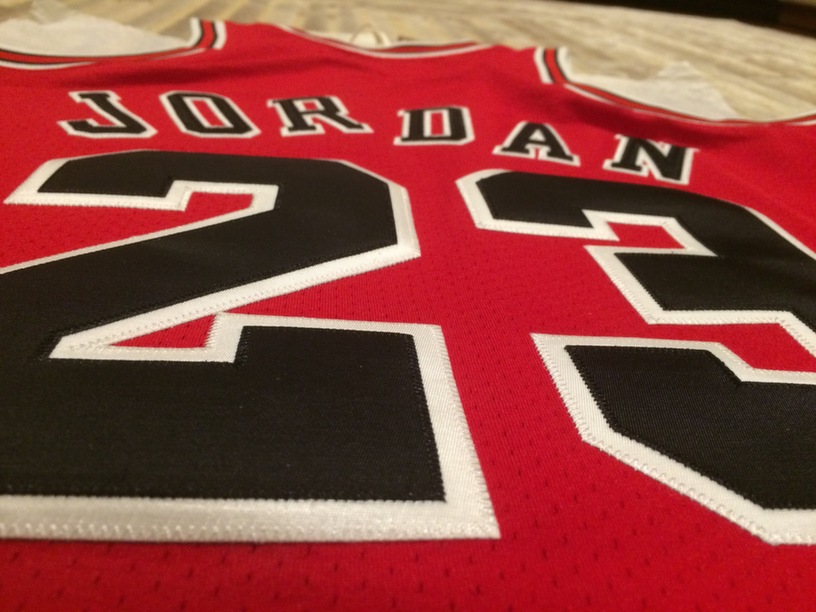 Satılık Mitchell & Ness marka orjinal Michael Jordan forması