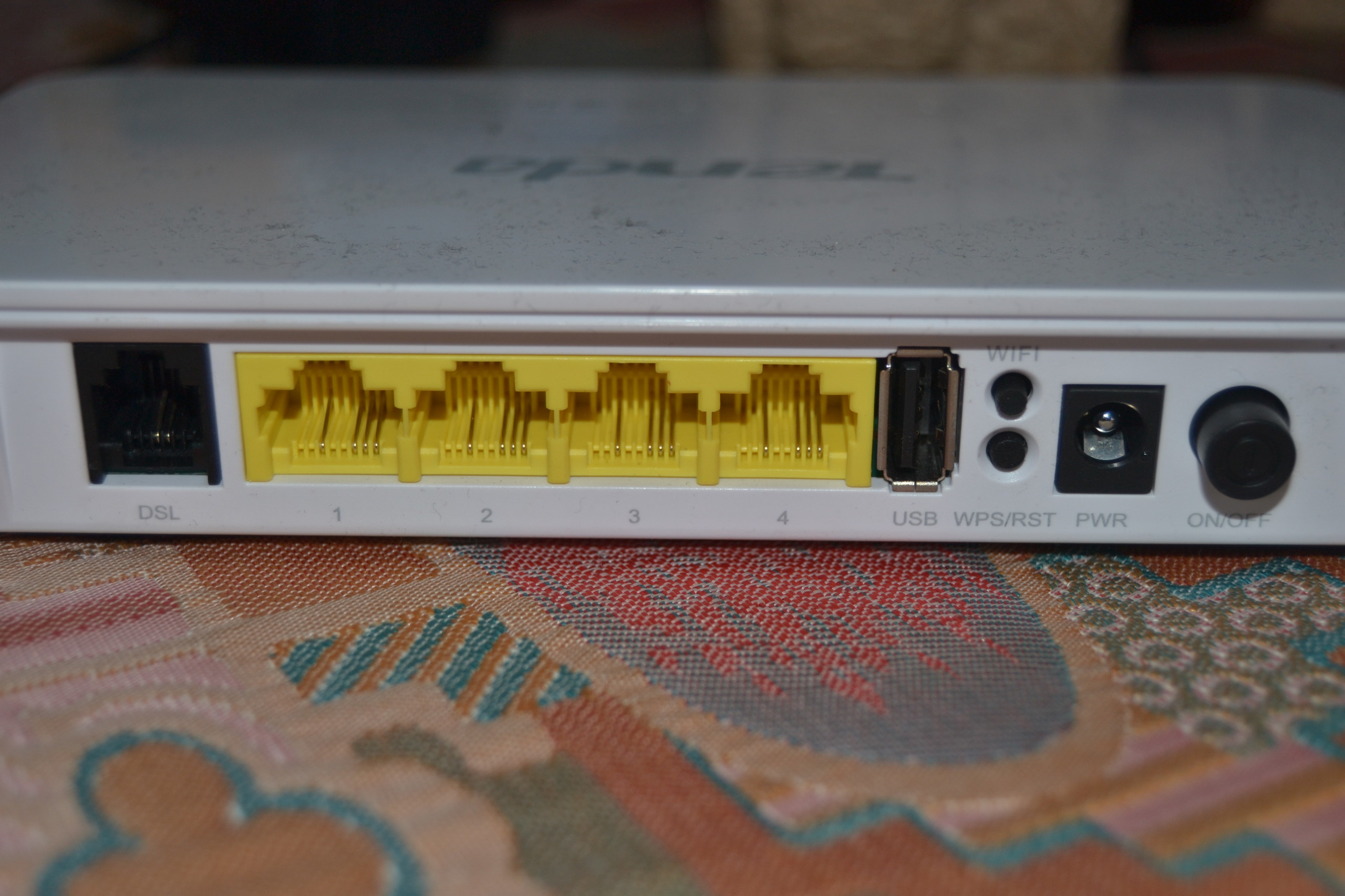 SATILIK     Tenda D301 4Port WiFi-N 300Mbps ADSL2+ Modem+USB